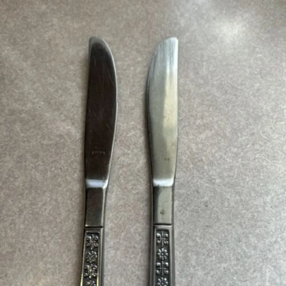 Interpur Stainless Korea 8 Petal‎ Flower Florenz Flatware Black Accents 2 Knifes